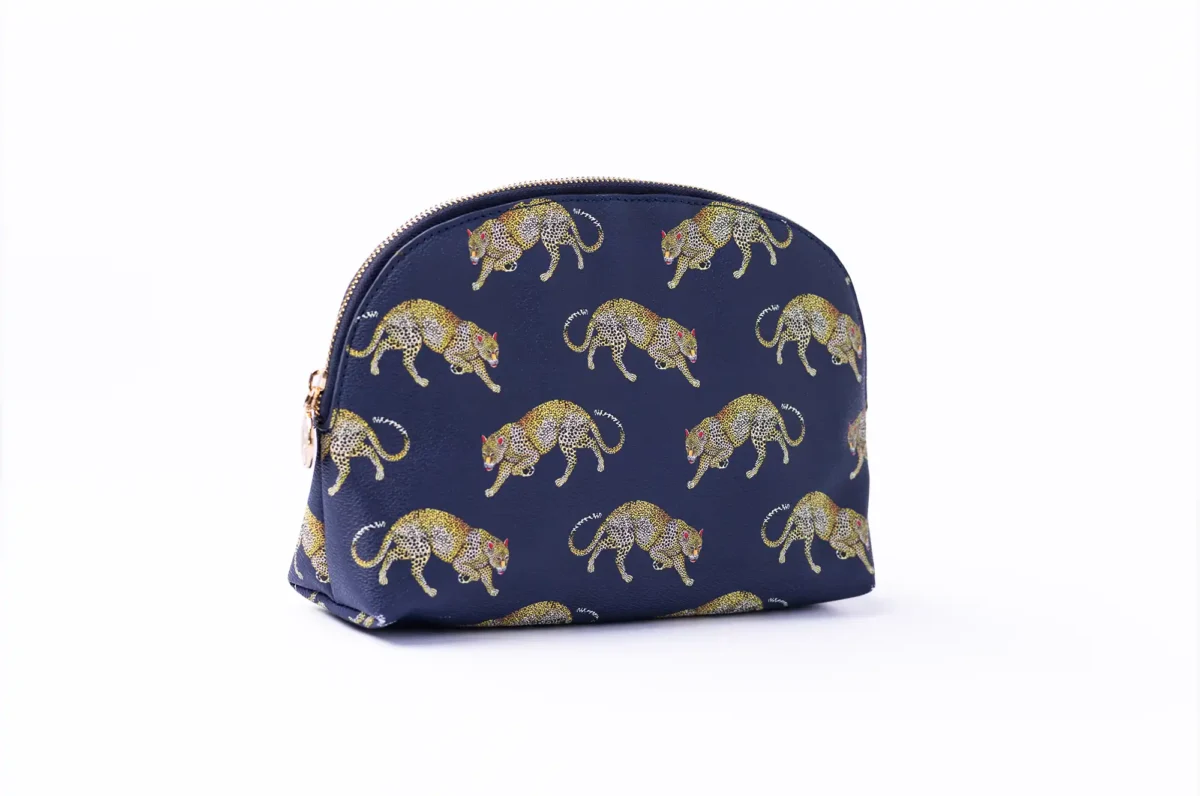 Travel Bag: Leopard, Large - Image 1