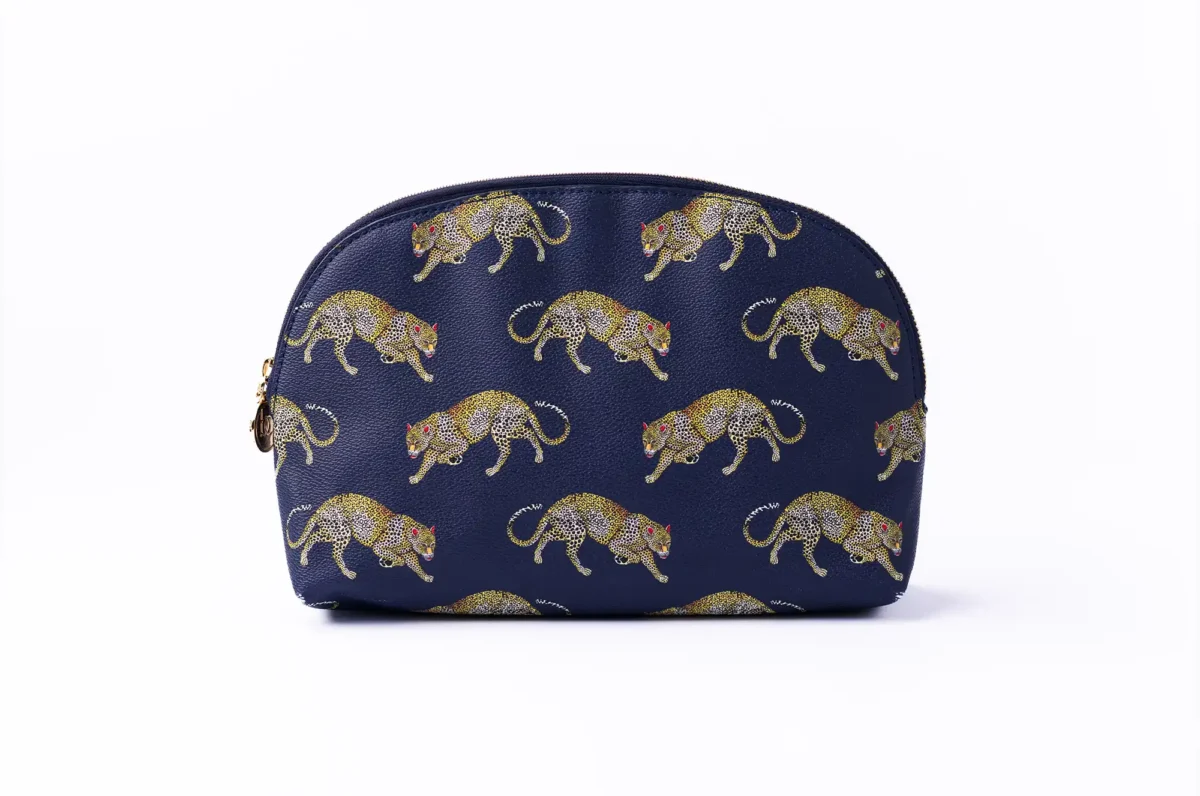 Travel Bag: Leopard, Large - Image 2